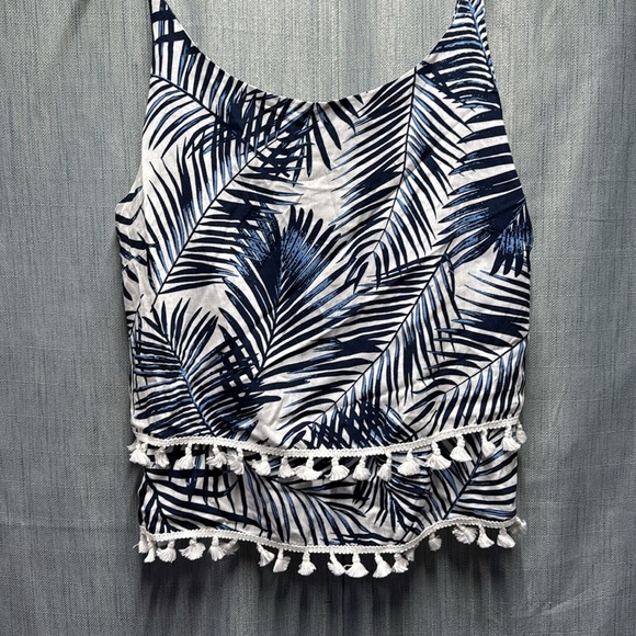 🚩 Molly Bracken Blue and White Sleeveless top size XL NWT - Picture 3 of 6